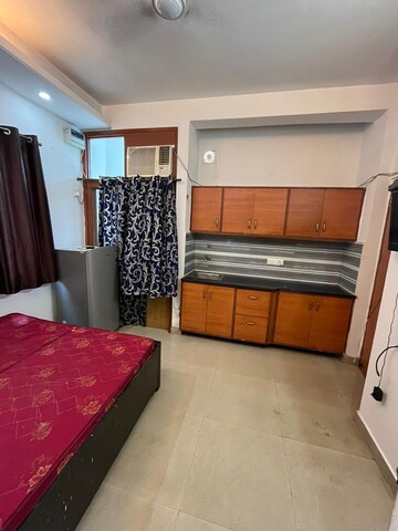 Room in 1 RK Builder Floor at Sushant Vyapaar Kendra, Sector 43 – for Rent