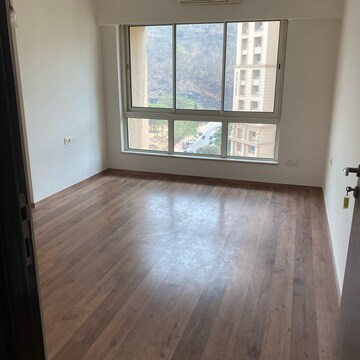 Bedroom in 3.5 BHK Apartment at Powai – for Rent