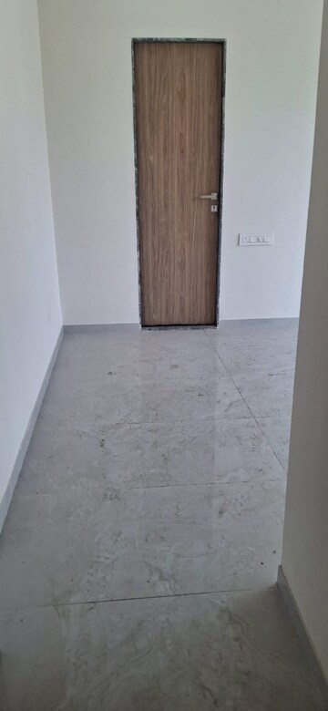 Room in 1 BHK Apartment at Sheth Irene, Malad West – for Sale