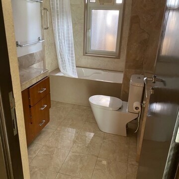 Master Bedroom in 3.5 BHK Apartment at Powai – for Rent
