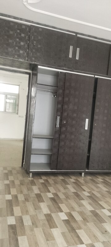 Room in 3 BHK Apartment at Piyush Heights, Sector 89 – for Rent