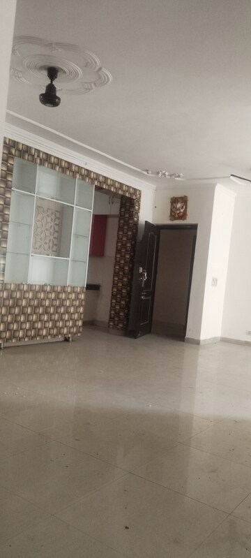 Room in 3 BHK Apartment at Piyush Heights, Sector 89 – for Rent