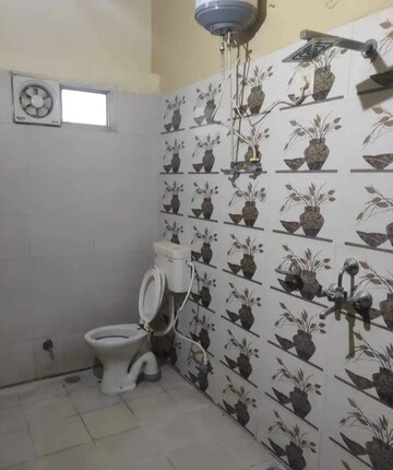 Attached Bathroom in 1 BHK Villa at Aliganj – for Rent
