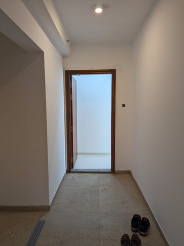 Room in 2 BHK Apartment at Amanora Adreno Towers, Hadapsar – for Rent