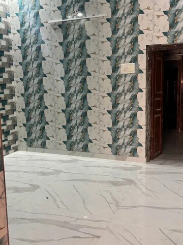 Room in 2 BHK Villa at Jankipuram – for Rent