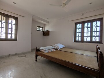 Room in 3 BHK Apartment at Jubilee Hills – for Rent