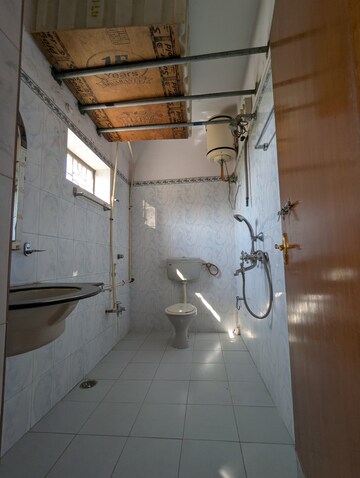 Attached Bathroom in 3 BHK Apartment at Jubilee Hills – for Rent