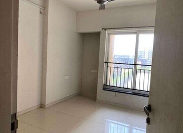 Room in 2 BHK Apartment at Rustomjee Urbania, Majiwada – for Rent