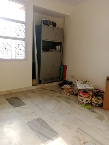 Room in 3 BHK Apartment at Sector 4, Dwarka – for Rent