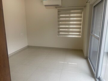 Room in 4 BHK Apartment at Jubilee Hills – for Rent