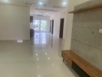 Room in 4 BHK Apartment at Jubilee Hills – for Rent