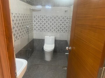 Attached Bathroom in 4 BHK Apartment at Jubilee Hills – for Rent