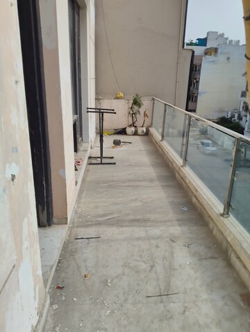 Balcony in 2 BHK Builder Floor at Ardee City, Sector 52 – for Rent