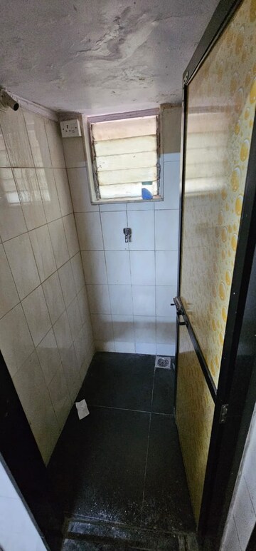 Attached Bathroom in 1 RK Apartment at Andheri East – for Rent