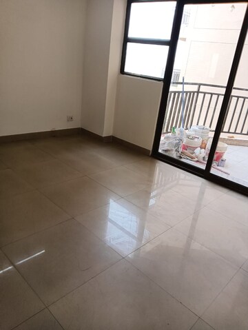 Room in 3.5 BHK Apartment at Ardee City Palm Grove Heights, Sector 52 – for Rent
