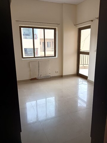 Room in 3.5 BHK Apartment at Ardee City Palm Grove Heights, Sector 52 – for Rent