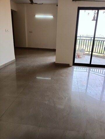 Room in 3.5 BHK Apartment at Ardee City Palm Grove Heights, Sector 52 – for Rent