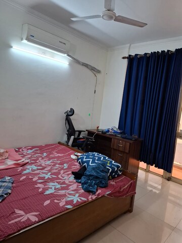 Room in 3 BHK Apartment at Ansal Sushant Estate, Sector 52 – for Rent