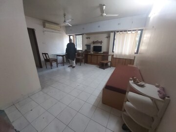 Room in 2 BHK Apartment at Mayuresh Apartment Kothrud, Kothrud – for Rent