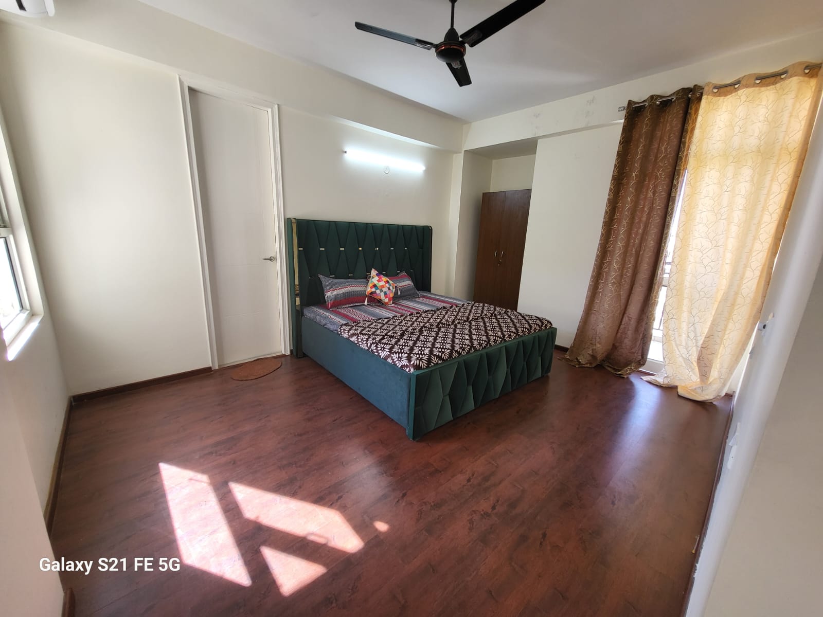 4 BHK + Servant Room Apartment For Sale in DLF The Icon