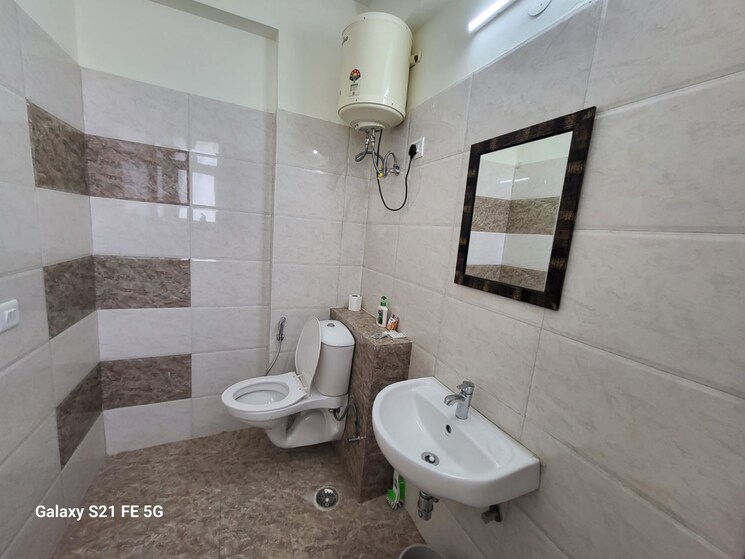 Attached Bathroom, dlf-the-icon 4 Bedroom 2610 Sq.Ft. Apartment In Dlf Phase V Gurgaon 8514728