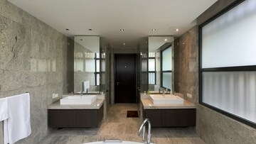 Attached Bathroom in 4 BHK Villa at Prestige Golfshire, Nandi Hills – for Rent