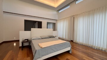 Room in 4 BHK Villa at Prestige Golfshire, Nandi Hills – for Rent