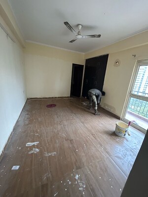 Room in 2.5 BHK Apartment at Futec Gateway, Sector 75 – for Sale