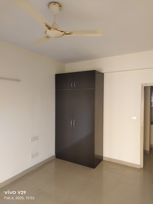 Room in 2 BHK Apartment at Pioneer Park Phase 1, Sector 61 – for Sale