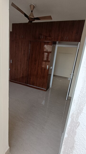Room in 2 BHK Apartment at Shree Vardhman Mantra, Sector 67 – for Rent