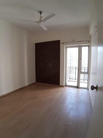 Room in 4 BHK Builder Floor at Dlf Phase ii – for Sale