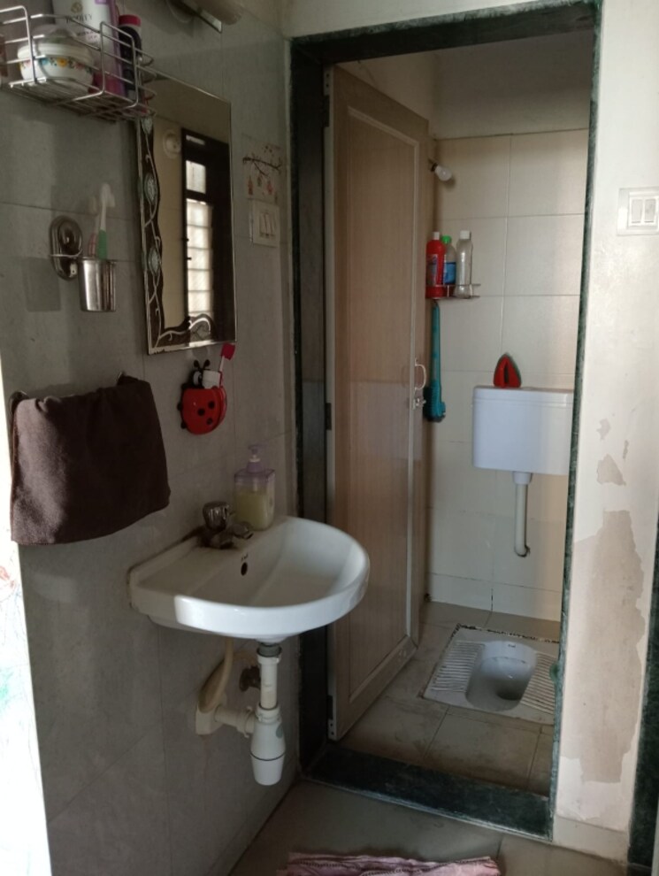 Bathroom, puranik-city-phase-iii 1 Bedroom 400 Sq.Ft. Apartment In Ghodbunder Road Thane 8515119
