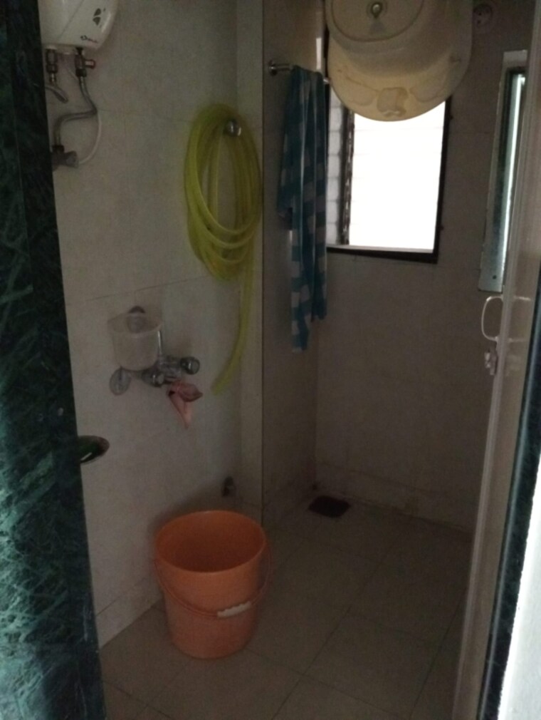 Bathroom, puranik-city-phase-iii 1 Bedroom 400 Sq.Ft. Apartment In Ghodbunder Road Thane 8515119