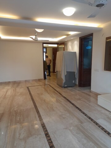 Room in 2 BHK Apartment at Ambience Creacions, Sector 22 – for Rent