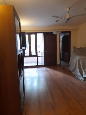 Room in 2 BHK Apartment at Ambience Creacions, Sector 22 – for Rent