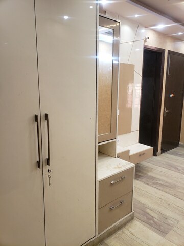 Room in 2 BHK Builder Floor at Janakpuri – for Rent