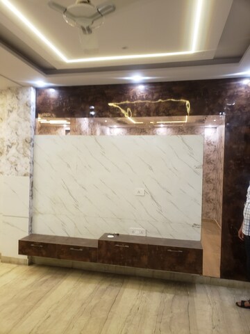 Room in 2 BHK Builder Floor at Janakpuri – for Rent