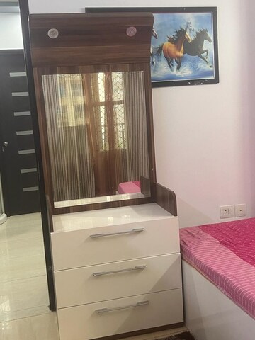 Room in 3 BHK Apartment at Supertech ORB, Sector 74 – for Rent
