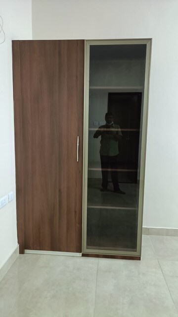 Room in 2 BHK Apartment at Candeur 40, Miyapur – for Rent