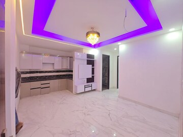 Living Room in 2.5 BHK Builder Floor at Sector 73 – for Sale