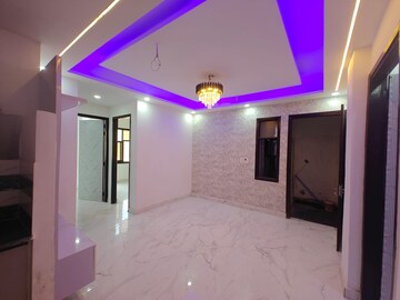 Living Room in 2.5 BHK Builder Floor at Sector 73 – for Sale