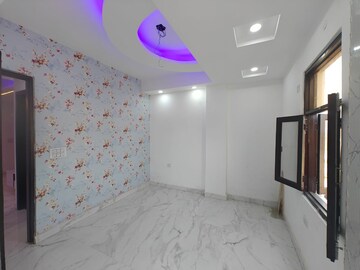 Room in 2.5 BHK Builder Floor at Sector 73 – for Sale