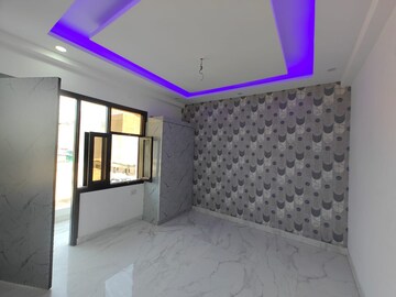 Room in 2.5 BHK Builder Floor at Sector 73 – for Sale
