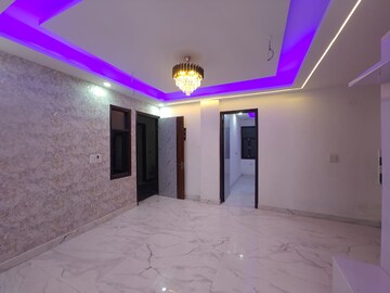 Room in 2.5 BHK Builder Floor at Sector 73 – for Sale