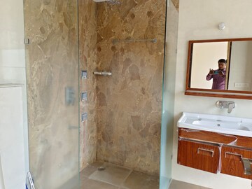 Room in 3 BHK Builder Floor at Sector 50 – for Rent