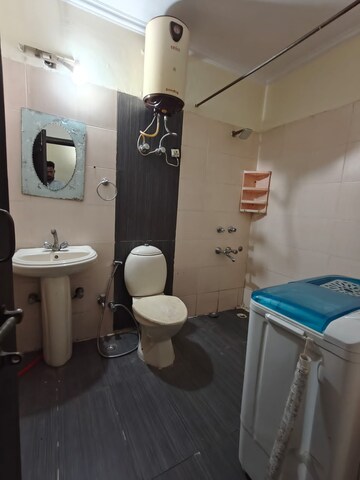 Attached Bathroom in 2 BHK Builder Floor at Sector 40 – for Rent