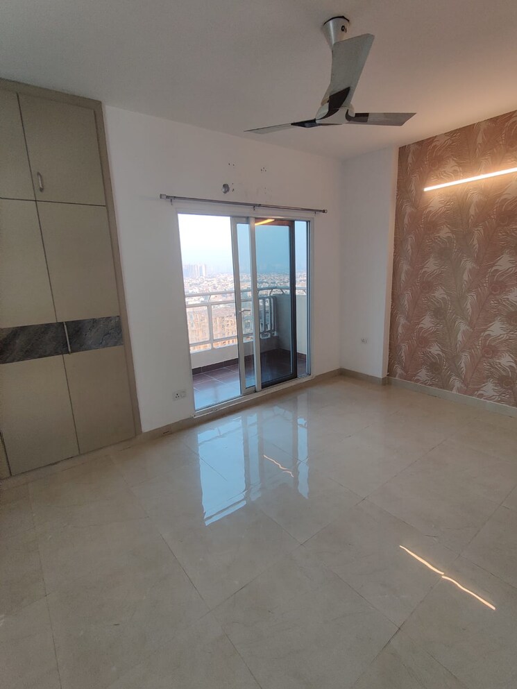 Room, rwa-apartments-sector-40 3.5 Bedroom 162 Sq.Mt. Independent House In Sector 40 Noida 8515802