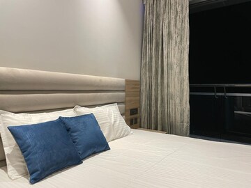 Room in 1.5 BHK Apartment at Supertech Supernova Nova Residences, Sector 94 – for Rent