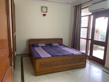 Room in 3 BHK Apartment at Sector 12 Dwarka – for Rent