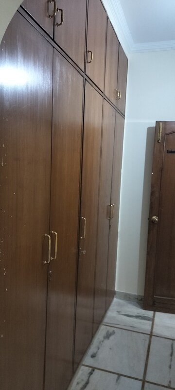 Room in 3 BHK Independent House at RWA Apartments Sector 50, Sector 50 – for Rent